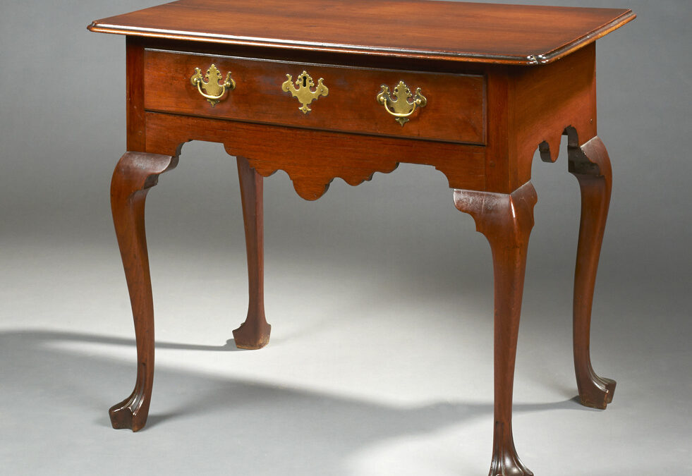 DRESSING TABLE,DELAWARE RIVER VALLEY  CIRCA 1740-1750